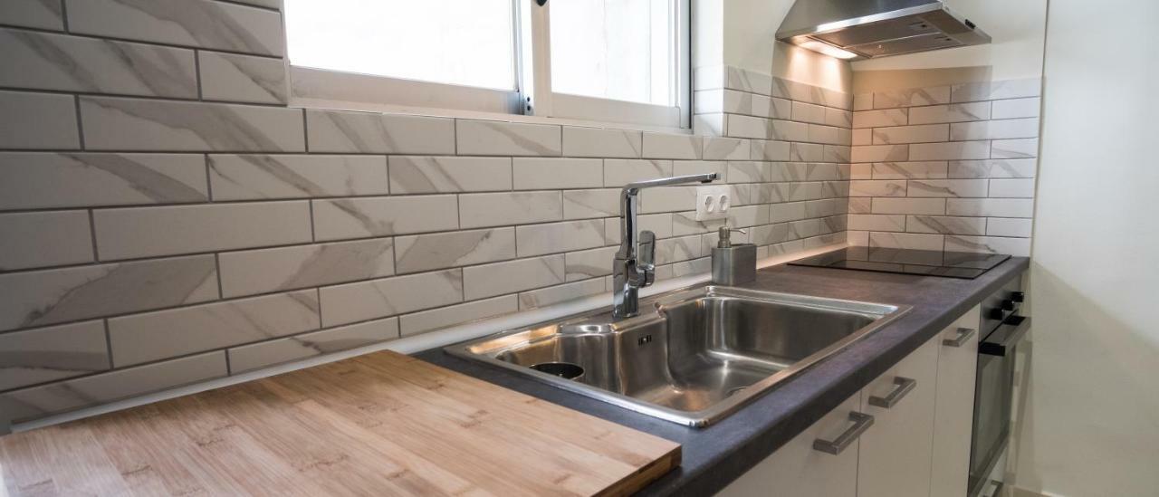 Comfy Apartment Of 104 M² Near Metro! Athene Buitenkant foto